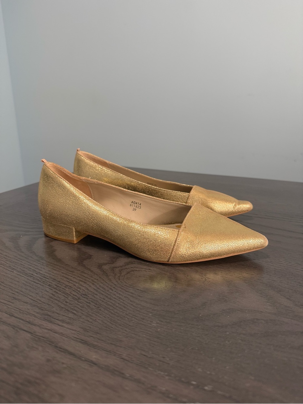Boden Josie Low Heels Shoes Size 39 (8-8,5 US) Gold Color